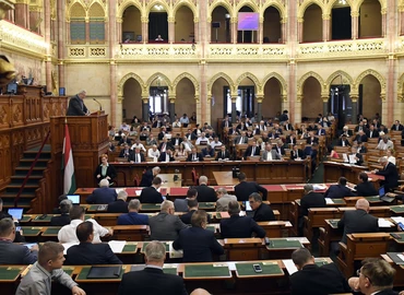 Ne legyen jogállami feltételekhez köthető a kedvezményes EU-hitel – A parlament szavazni fog erről