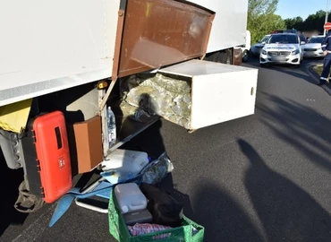 Több mint 50 kiló marihuánát találtak egy kamionban az M7-es autópálya sormási pihenőjénél