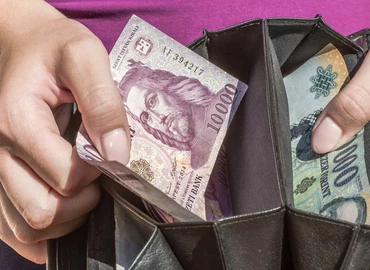Még mindig alacsony a lakossági fizetőképesség, de a mélyponton már túl van a magyar gazdaság
