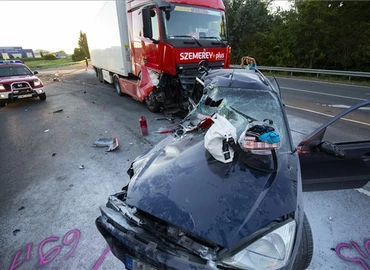 Teherautó és személygépkocsi ütközött a 7-es főúton, a   kanizsai Park Centernél
