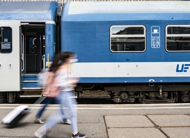 Egy hét alatt összesen 172 perces vonatkésés a maszkviselés hiánya miatt