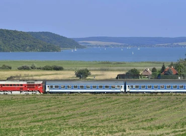 Több mint 1,7 millióan utaztak vonattal a Balatonra a nyári szezonban 