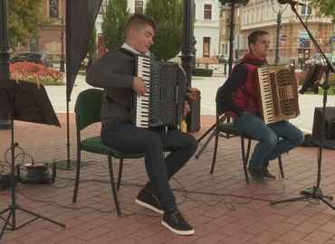 A varázslatos harmonikazene 