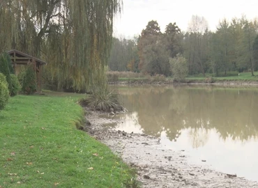 Leeresztik a surdi Parktó vizét