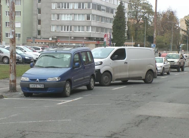 Tele vannak a parkolók