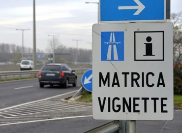 Az éves autópálya-matrica 44 660, a megyei 5200 forint jövőre