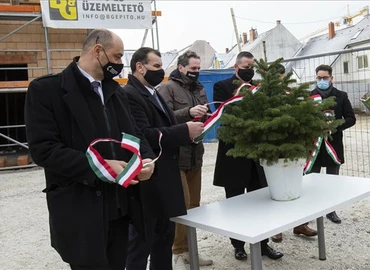 A zalaegerszegi Dózsa György általános iskola új tornacsarnokának bokrétaünnepe