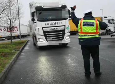 Egy hét mérlege: Háromezer ellenőrzött teherautó- és buszsofőr közül nyolcszáz volt szabályszegő 