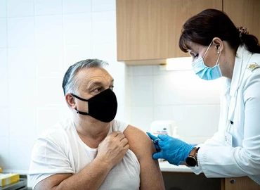 Müller Cecília javasolta – Kínai vakcinával beoltatta magát Orbán Viktor