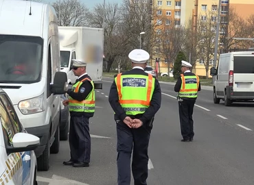 Több ezer ellenőrzött sofőr nem használta a biztonsági övet