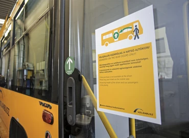 Koronavírus - A Volánbusz felfüggeszti az első ajtós felszállást
