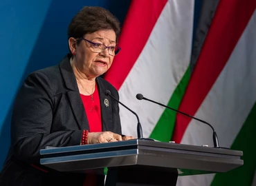 Müller Cecília: ne válogassanak az emberek a vakcinák között!