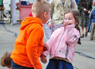 Gyermeknapi buli csak védettségi igazolvánnyal rendelkező szülők, felnőttek és a velük lévő 18 év alatti gyerekeknek, fiataloknak 