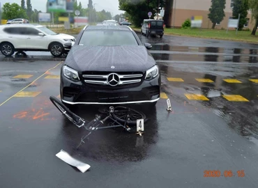 Bíróság elé áll a kerékpárúton biciklist gázoló autós és a zebrán gyalogost elsodró sofőr