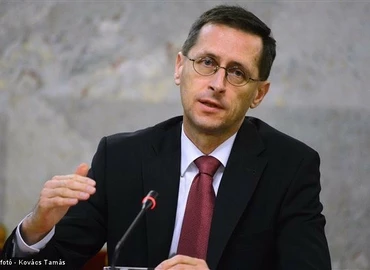 55 hónapja folyamatosan emelkednek a reálbérek