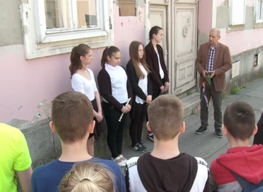 Megkoszorúzták Péterfy Sándor emléktábláját