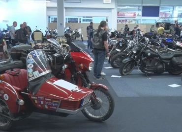 Motor(os)ok a plazában