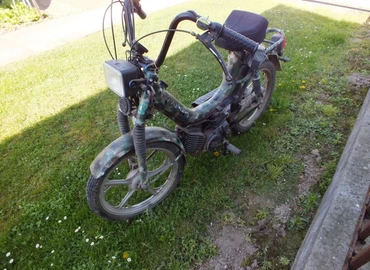 Bukósisak nélkül – ittasan – lámpaoszlopnak ütközött