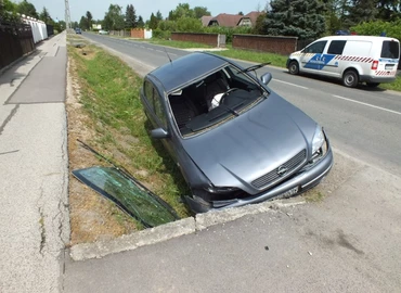 Árokba hajtott egy nő Palinban
