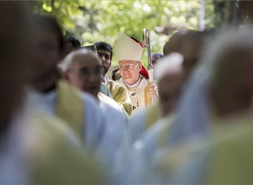 Erdő Péter: az a cél, hogy egyre több templom legyen nyitva