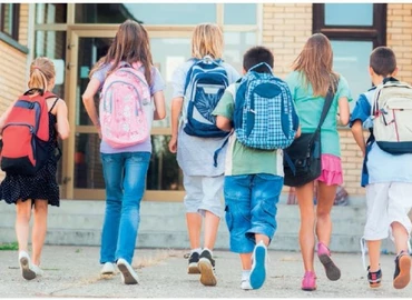 Ma véget ér a vakáció, hétfőn kezdődik az iskola