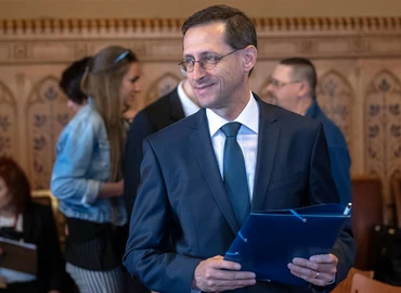 Varga: több mint 1000 milliárd forintból fejlődnek a megyei jogú városok