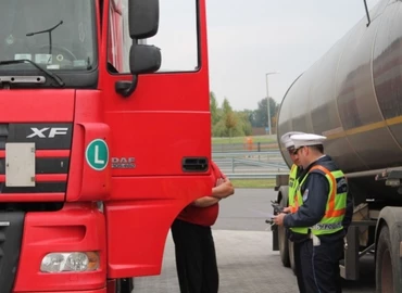 Nyolcszáz jogsértést találtak a buszok és teherautók ellenőrzésekor a rendőrök