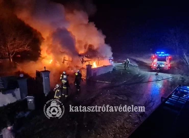 Teljes terjedelmében égett egy hetven négyzetméteres melléképület Magyarszerdahely külterületén vasárnap este