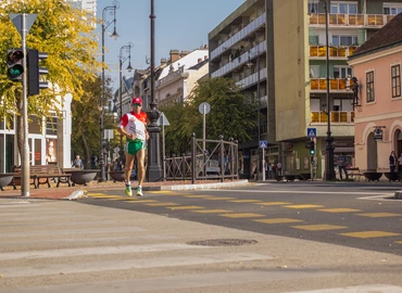 Minden kilométerükkel a hősökre emlékeznek