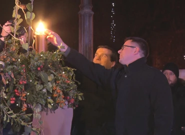 Világít a második gyertya is a város adventi koszorúján