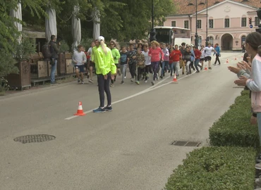 Bringás reggeli, torna és KRESZ park is volt az Erzsébet téren