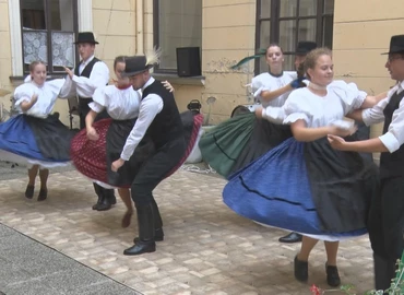 Zenés estet tartott a Zala Megyei Cigány Civil Szervezet a Bazár udvarban