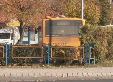 Hétfőtől újra kötelezővé vált a maszkviselés a tömegközlekedési eszközökön, sokak örömére és bánatára