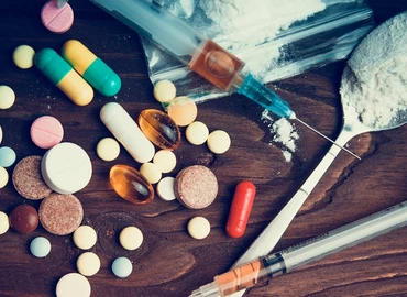 Húsz kilogramm kábítószergyanús anyagot találtak egy szabolcsi drogkereskedőnél