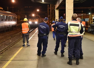 Több lesz a rendőr az vonatokon és az állomásokon, fokozott ellenőrzést végeznek a vasúti biztonság érdekében