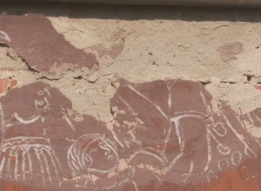 Hiába egyedülállóak, még mindig nem újították fel az egykori  laktanya sgraffitóit 