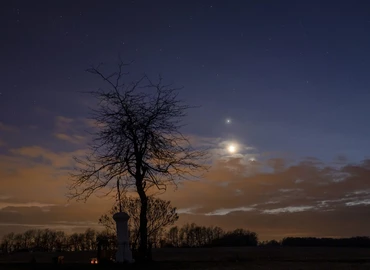 Együtt álltak: a Vénusz, a Hold és a Jupiter 