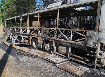 Kigyulladt és kiégett a menetrend szerinti busz Kerecsenyben