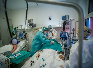 Koronavírus - A hétvégén elhunyt 60 beteg, 4657 az új fertőzöttek száma 