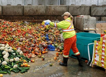 Évente 153 millió tonna élelmiszert dobnak ki az Európai Unióban