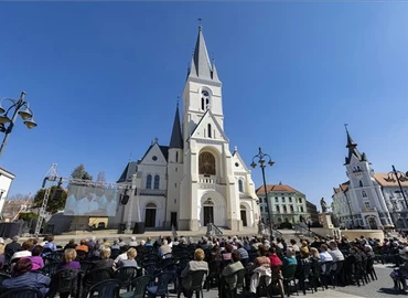 Átadták a 2,1 milliárd forintból megújult kaposvári székesegyházat