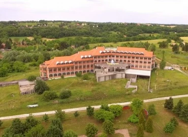 588 milliót ad a kormány Marcali félbehagyott gyógyszállójának felépítésére