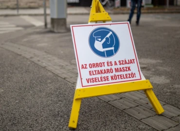 Nem kell maszk a buszokon és a boltokban 5,5 millió oltott után (Frissítve: szombattól nem kell maszk)