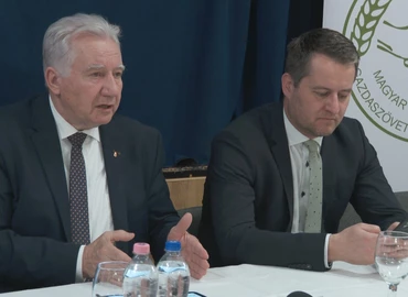 Középpontban a magyar földek 