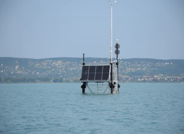 Balatonba épült szigetüzemű mérőállomásokat adtak át