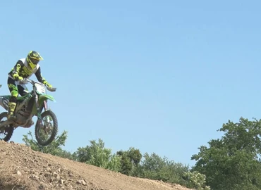 Szvoboda Bencétől, profi motokrosszversenyzőtől tanulhattak az újudvari Motocross-Enduro Parkban