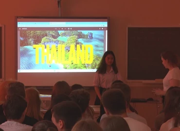 Egy japán és egy thai lány tölti a csereévét a Bolyai-iskolában 