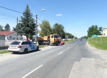 Meghalt a biciklis, akinek amputálták a lábát a Magyar utcai baleset után – Vádat emeltek a teherautó sofőr ellen