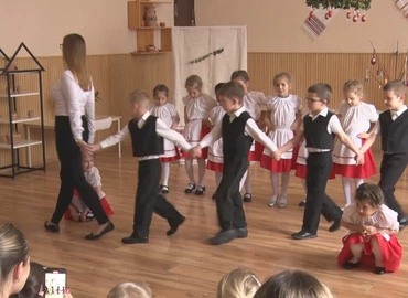 Tavaszt köszöntöttek az ovisok 