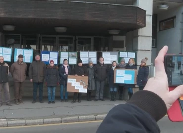 32 pedagógus írta alá a státusztörvény elleni tiltakozást a BLG-ben